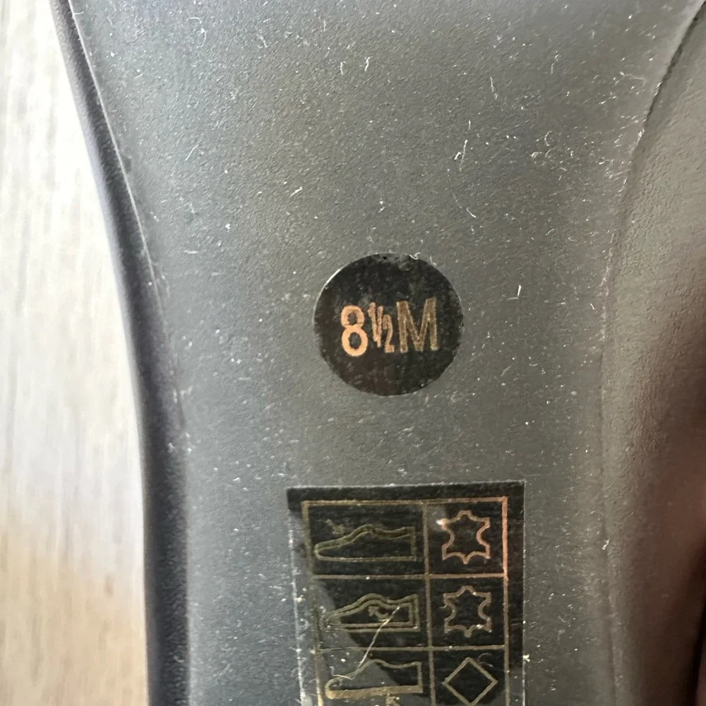Tory Burch these tory